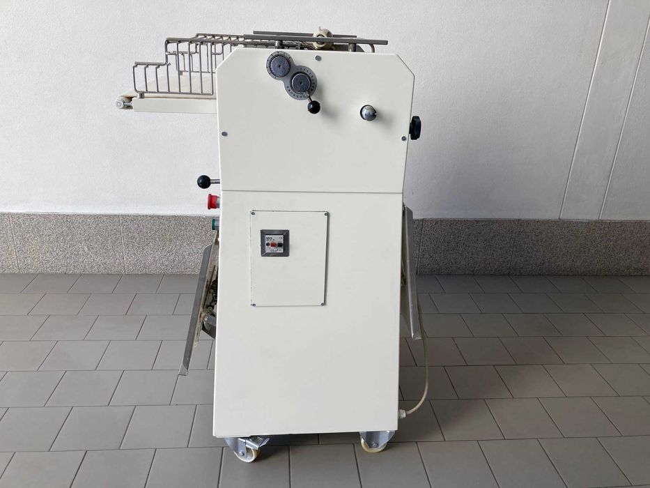 Formadora de cacetes, vergões de regueifa, roca e pão Italiano