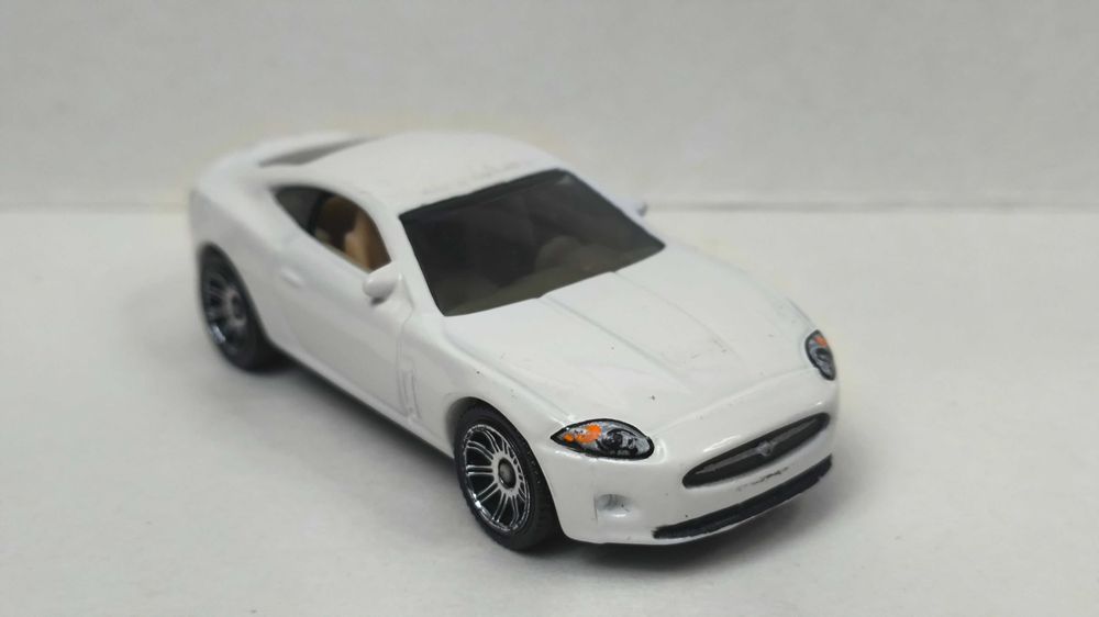 Машинка Jaguar XK-2006 Matchbox