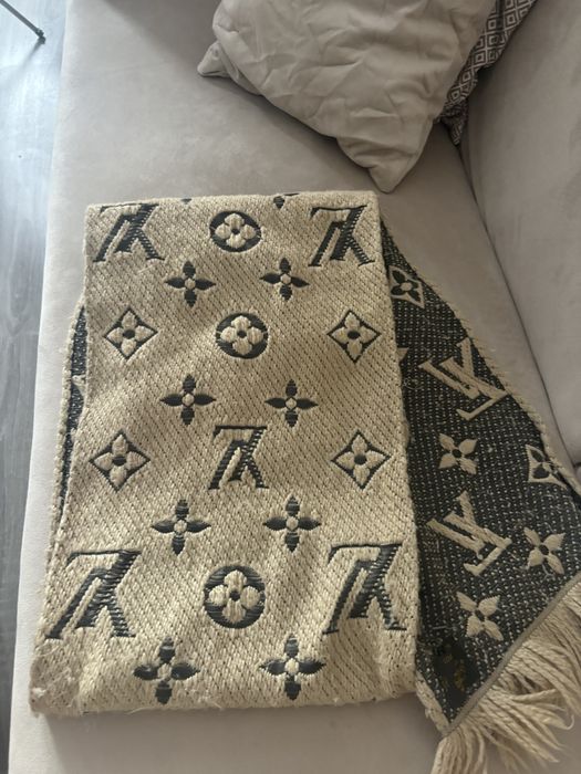 Beżowy wełniany szalik Louis Vuitton LV logomania