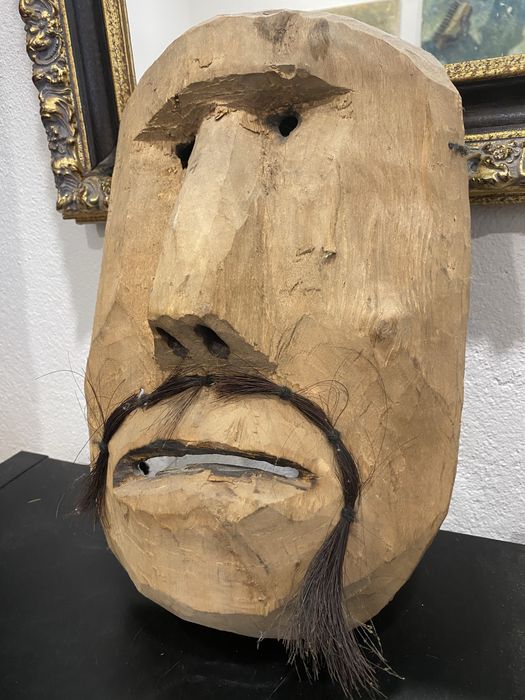 Mascara de madeira