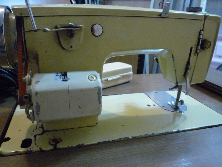 Máquina de costura da marca CROSLEY