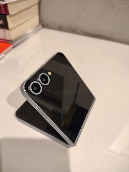 Galaxy Z  Flip 6 12/256 gwarancja do 10/2026