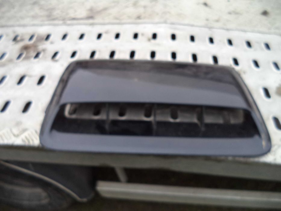 Wlot maski Toyota Hilux