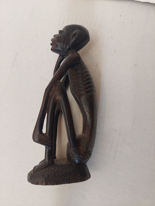 Escultura africana em madeira