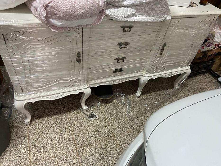 Móveis antigos em bom estado