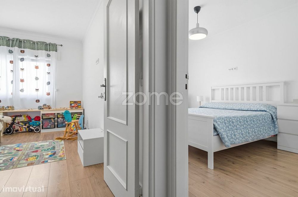 T2 remodelado com 108 m² em Carnaxide, junto à Escola Secundária