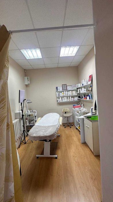 Продаж офісного приміщення 155 кв.м. на 2 поверсі по вул. Небесної Сотні 4