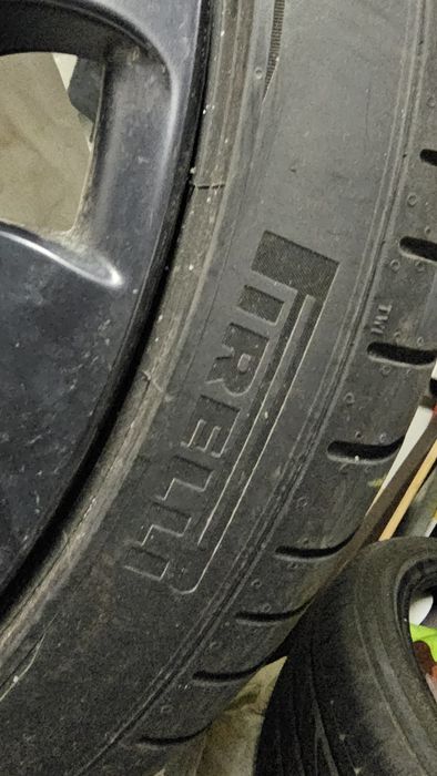 Jantes 21 com pneus Tesla Y Performance