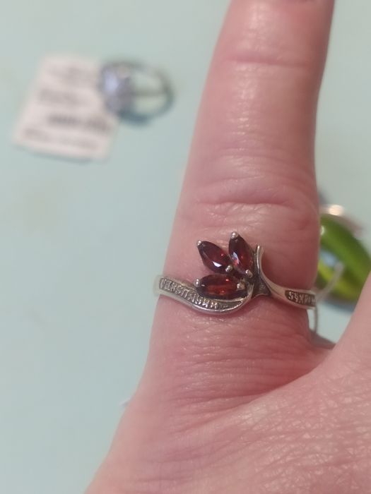 Серебро новое продам