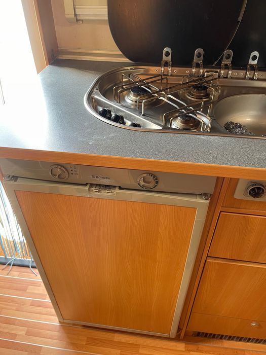 Frigorífico trivalente super funcional - Dometic - ótimo preço