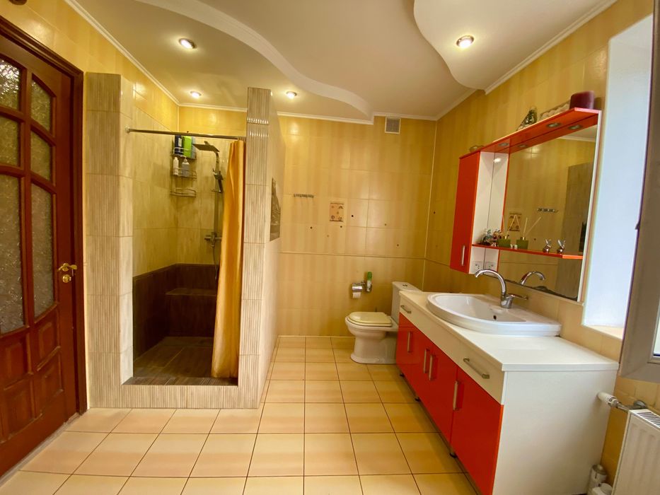 Продаж будинку в Борисполі, вул. Братуся — 322 м² на ділянці 6 соток