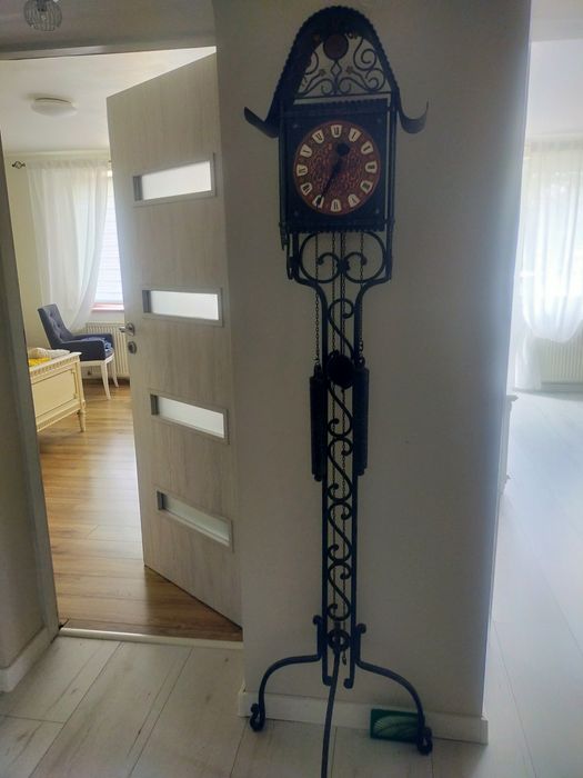 Duży zegar stojący
