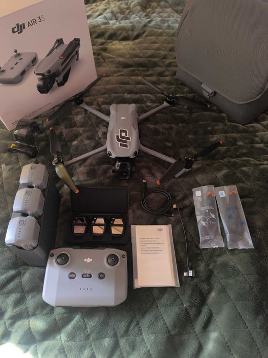 Дрон dji air3s .