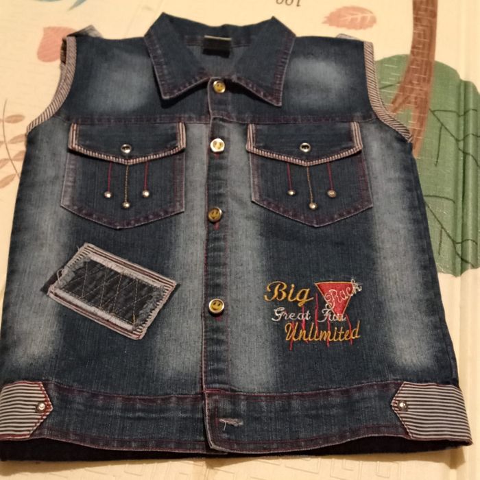 Джинсова жилетка. Жилетка на дівчинку.