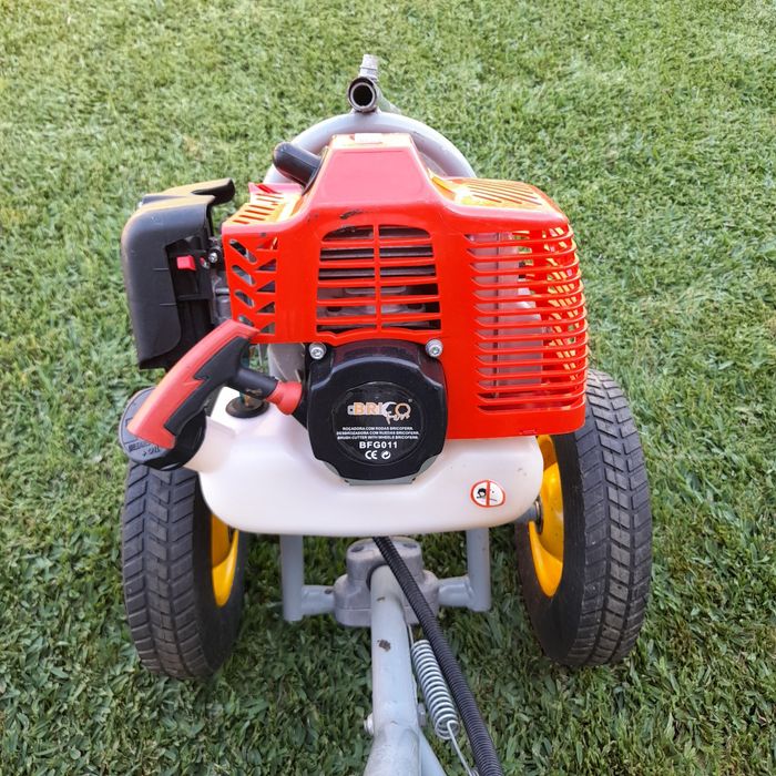 Roçadora com rodas Bricoferr