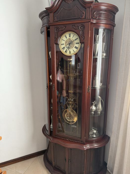 Relógio de sala com arrumação