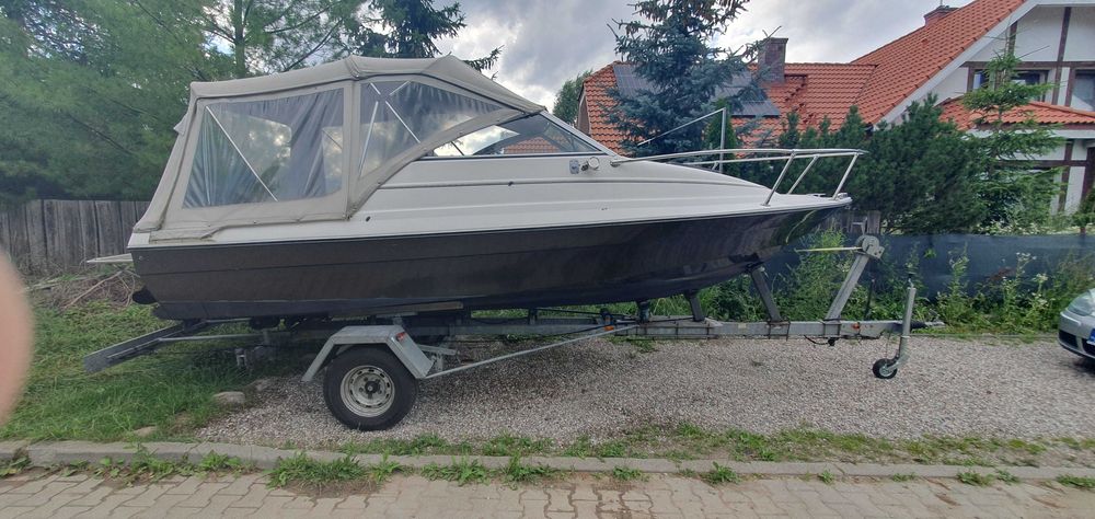 Łódź motorowa BAYLINER (model 1952)