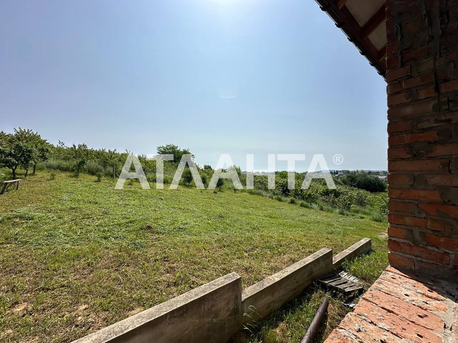 Прода окремостоячого будинку у с. Малехів на пагорбі