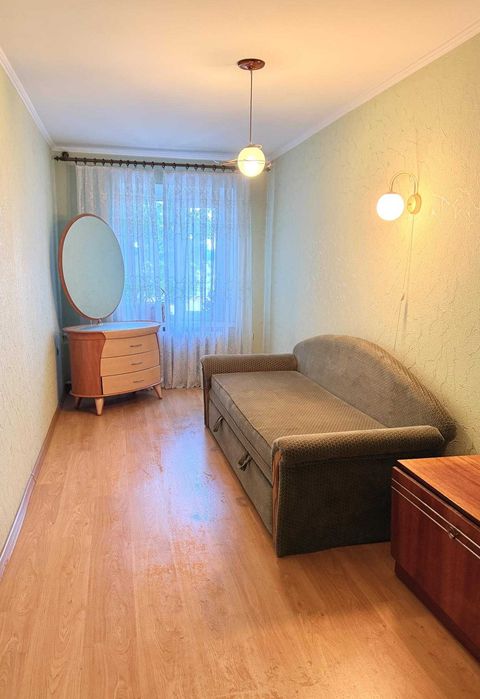 Продам 3-кімнатну квартиру по вул. Михайла Грушевського