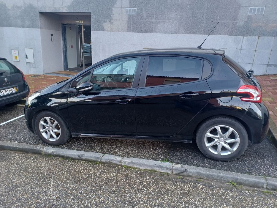 Peugeot 208 1.2 85cv c/ Garantia