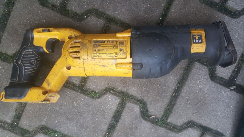 Dewalt liścia dcs 380
