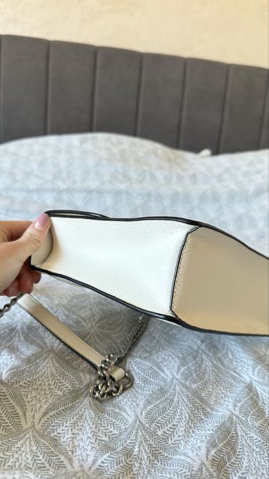 Сумка DKNY біла,через плече