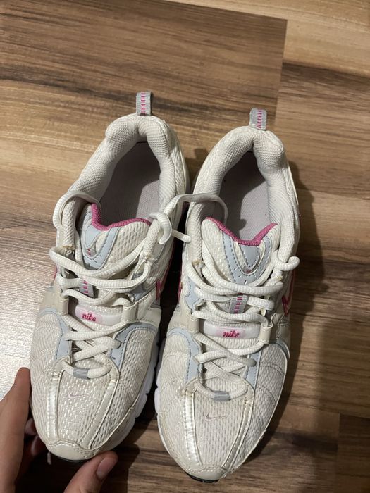 Продам жіночі кросівки nike