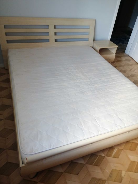 Łóżko 160x200 z materacem
