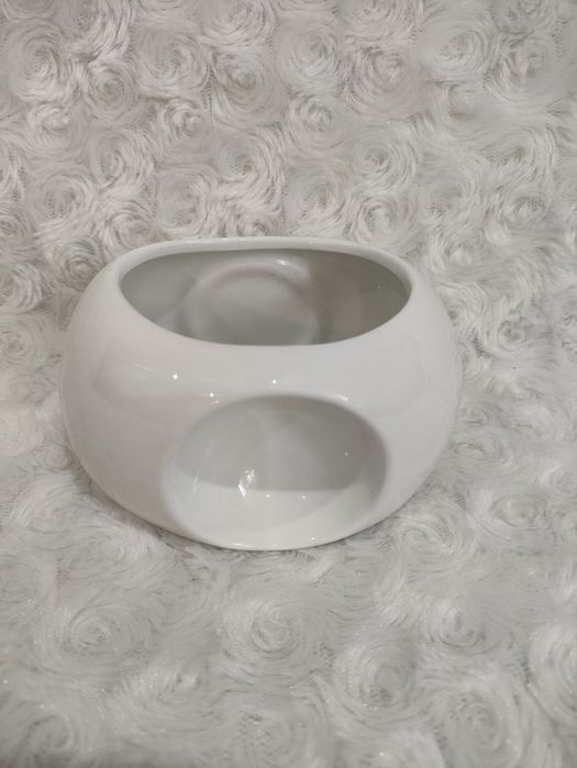 Biały ceramiczny kominek zapachowy do olejków i wosków