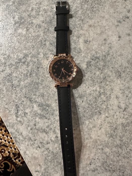 Жіночій годинник