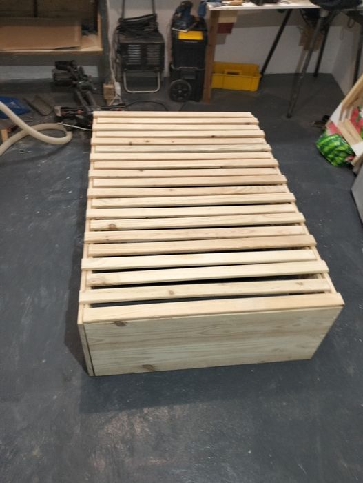 Carpinteiro, entrem e leiam anúncio