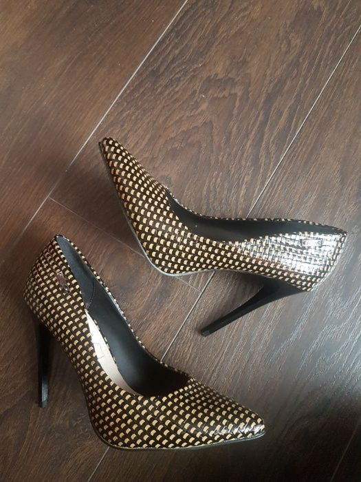 Eleganckie Czółenka Szpilki lakierowane Sabatina rozmiar 38