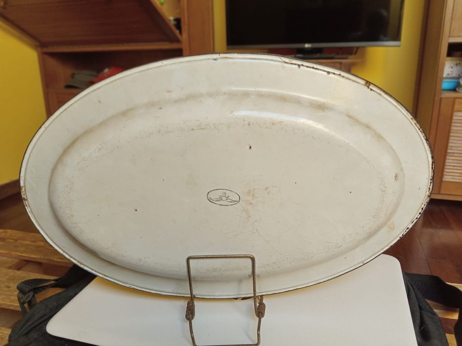 Travessa em esmalte vintage.