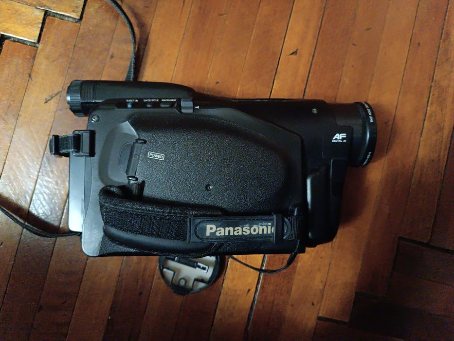 Відеокамера Panasonic RX10