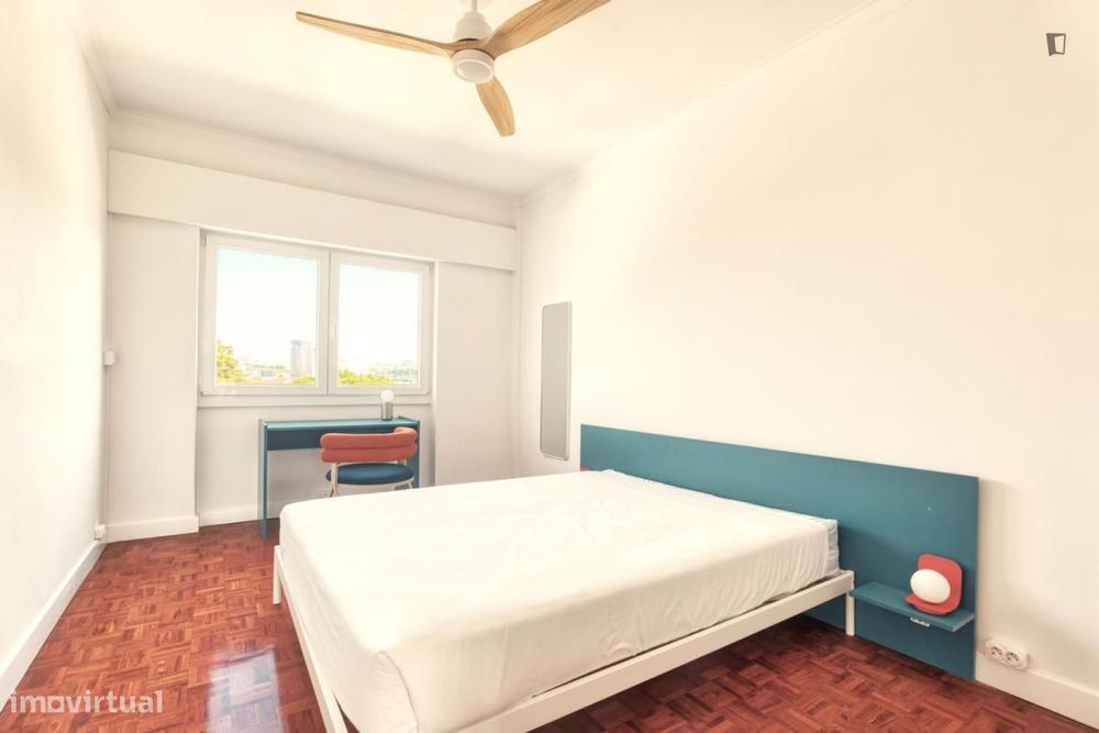 Quarto - localizado em Benfica Lisbon