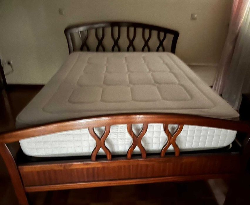 Quarto casal completo em mogno