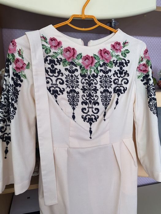 Вишите бісером плаття