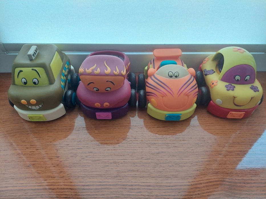 Машинки інерційні battat