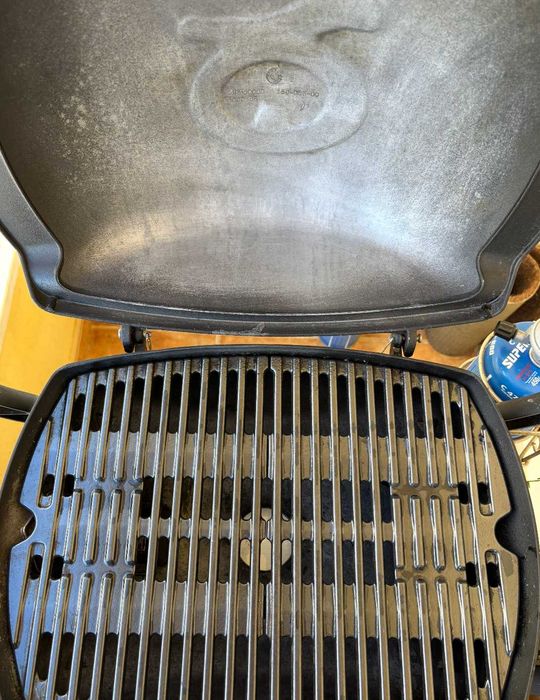 Grelhador a gás Weber Q1000 with stand