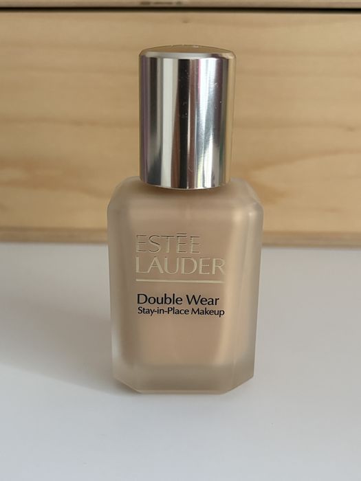 Podkład Estee Lauder Double Wear 2W1.5 natural suede