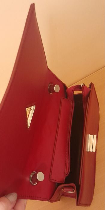 Сумочки різні за розміром і кольором