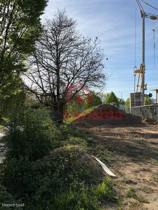 Lote de Terreno para Construção com 536m2 em Pombeiro Ribavizela, Felg
