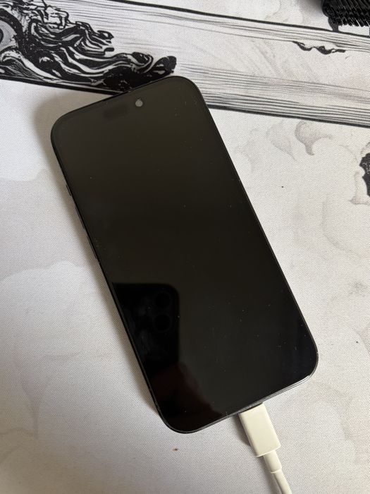 Продам Iphone 15