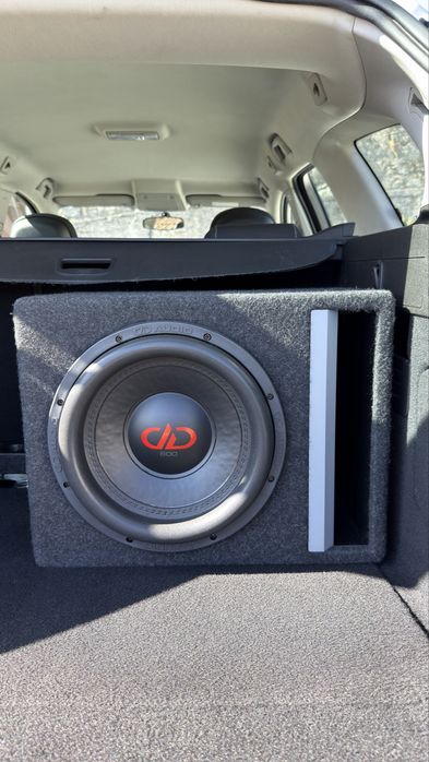 Subwoofer com caixa dutada