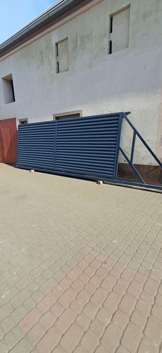 Brama przesuwna żaluzjowa