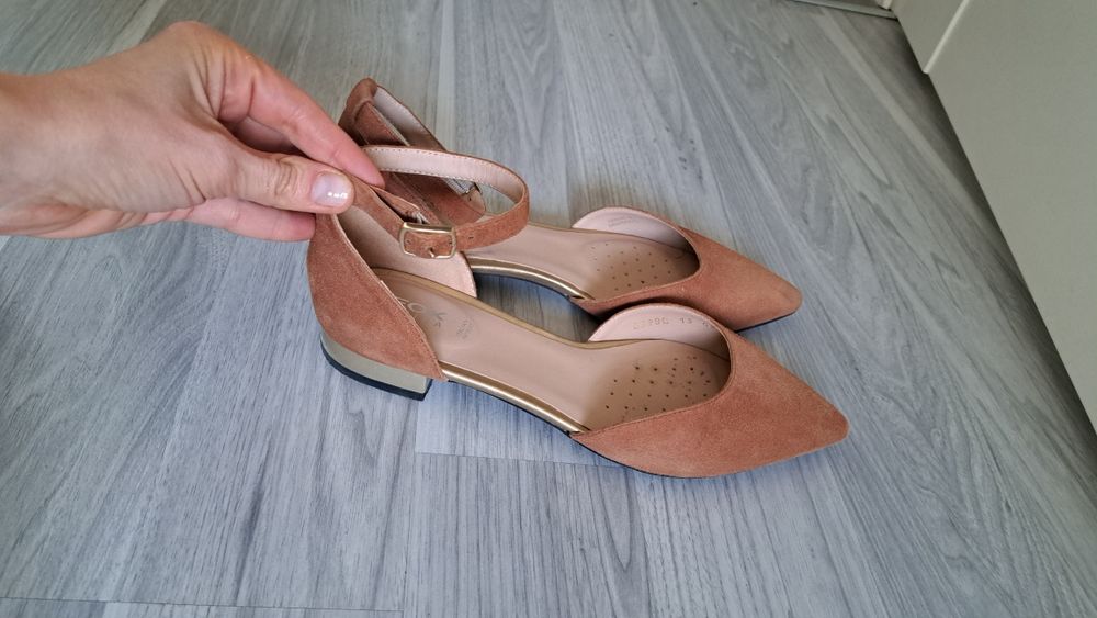 Buty z paskiem wokół kostki Geox