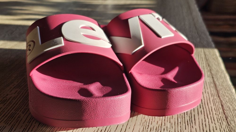 Шльопанцi LEVI'S  оригинал