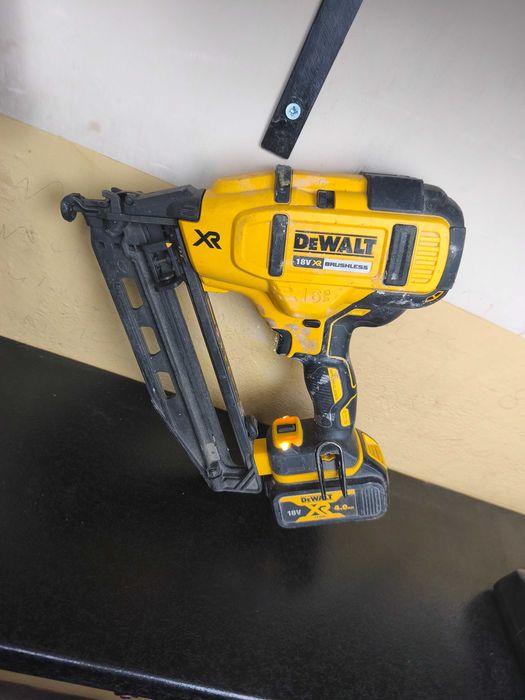 Gwoździarka/Sztywciarka DeWalt