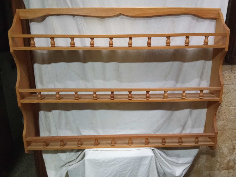 Prateleira madeira de pinho de três andares