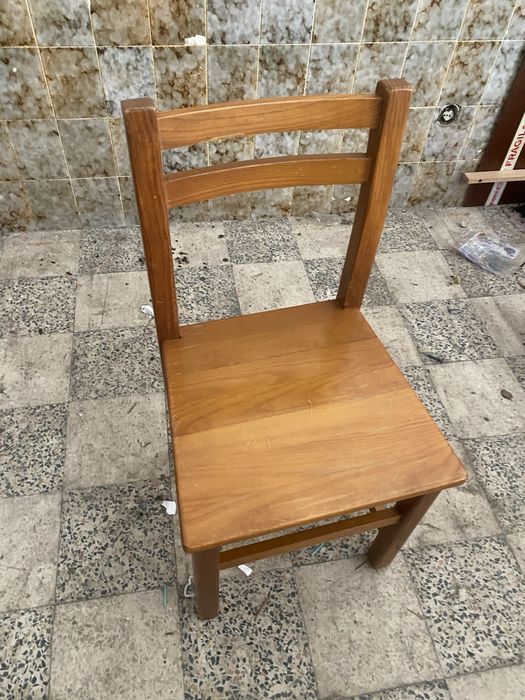 Mesa de rwfeicak clm ) cadeiras